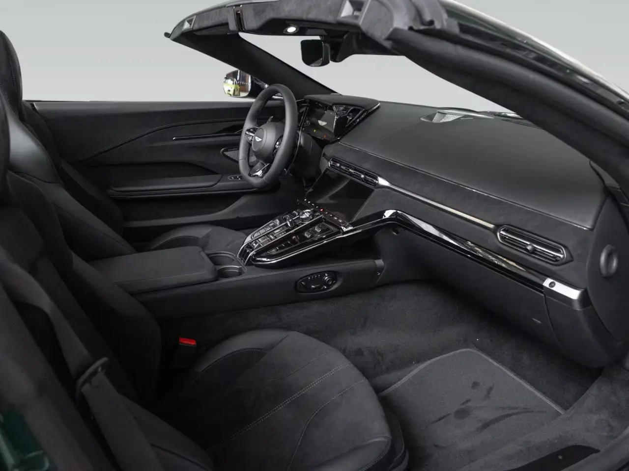 Aston Martin Vantage V8 Spider 2026, exterior — Barcelona Luxury Car Rental, Barcelona. The 2026 Aston Martin Vantage V8 Spider pairs a 665 hp V8 with an open cabin, a…
