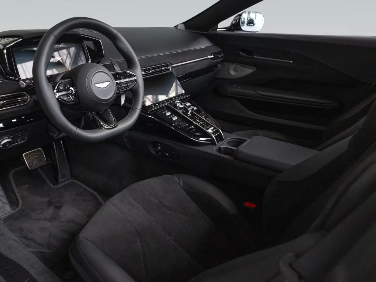 Aston Martin Vantage V8 Spider 2026, front view — Barcelona Luxury Car Rental, Barcelona. The 2026 Aston Martin Vantage V8 Spider pairs a 665 hp V8 with an open cabin, a…