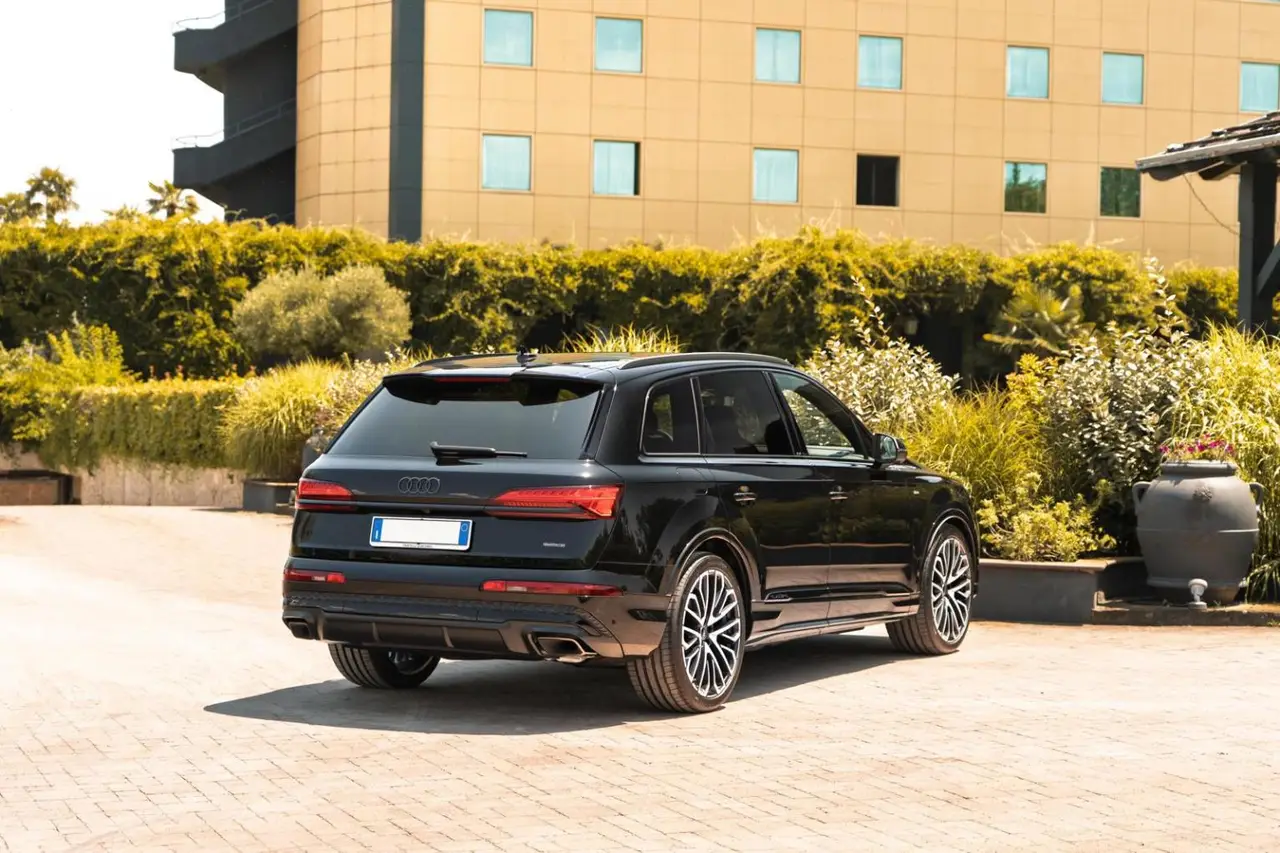 Audi Q7 50 TDI S-Line Edition 2025, dashboard — Barcelona Luxury Car Rental, Barcelona. The Audi Q7 50 TDI S-Line Edition brings a different kind of presence to the fleet: a…