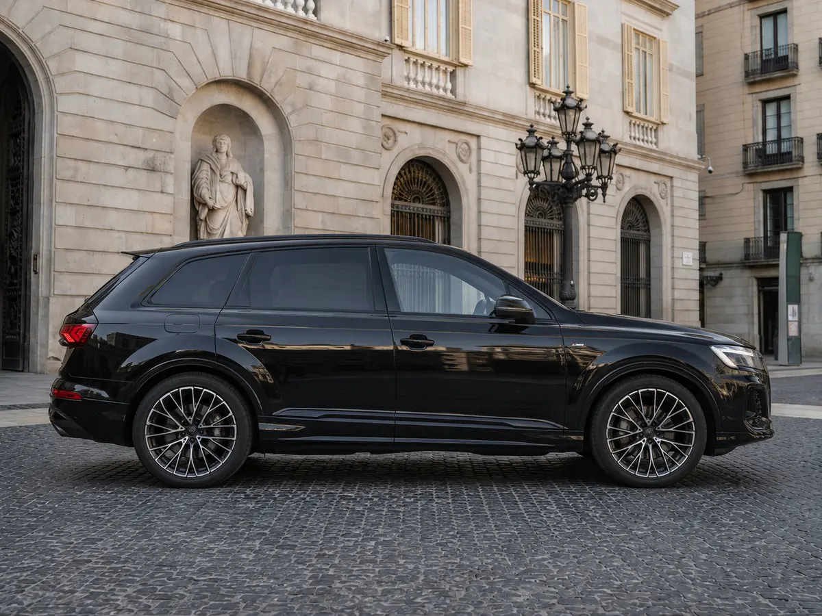 Audi Q7 50 TDI S-Line Edition 2025, exterior — Barcelona Luxury Car Rental, Barcelona. The Audi Q7 50 TDI S-Line Edition brings a different kind of presence to the fleet: a…