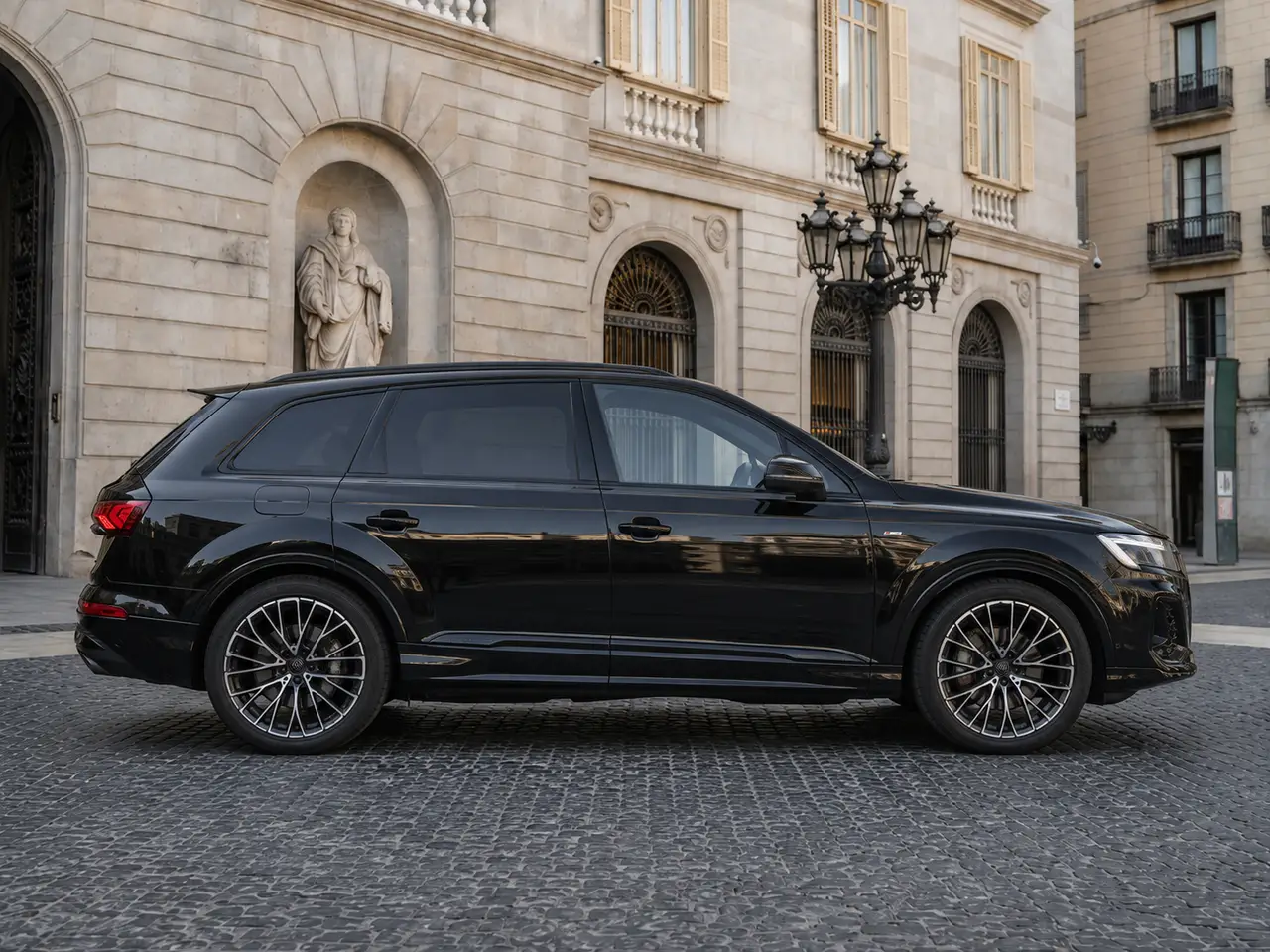 Audi Q7 50 TDI S-Line Edition 2025, exterior — Barcelona Luxury Car Rental, Barcelona. The Audi Q7 50 TDI S-Line Edition brings a different kind of presence to the fleet: a…
