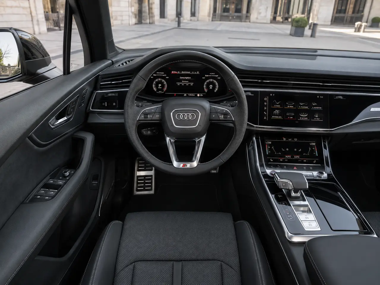 Audi Q7 50 TDI S-Line Edition 2025, front view — Barcelona Luxury Car Rental, Barcelona. The Audi Q7 50 TDI S-Line Edition brings a different kind of presence to the fleet: a…