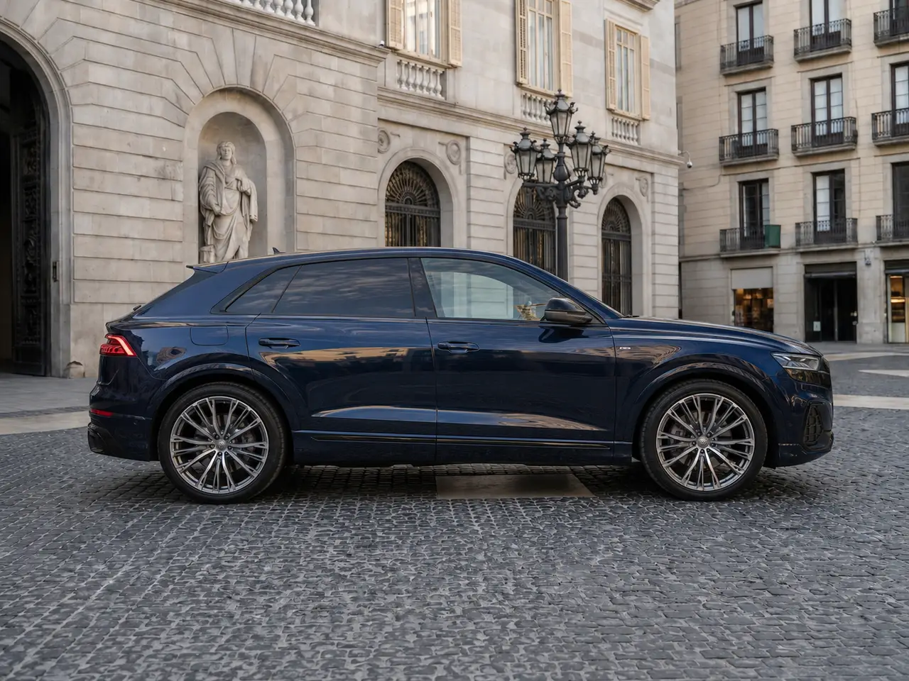 Audi Q8 55 TFSI 2022, front view — Barcelona Luxury Car Rental, Barcelona. The 2022 Audi Q8 55 TFSI pairs 340 hp with a five-seat cabin built for clients who want…