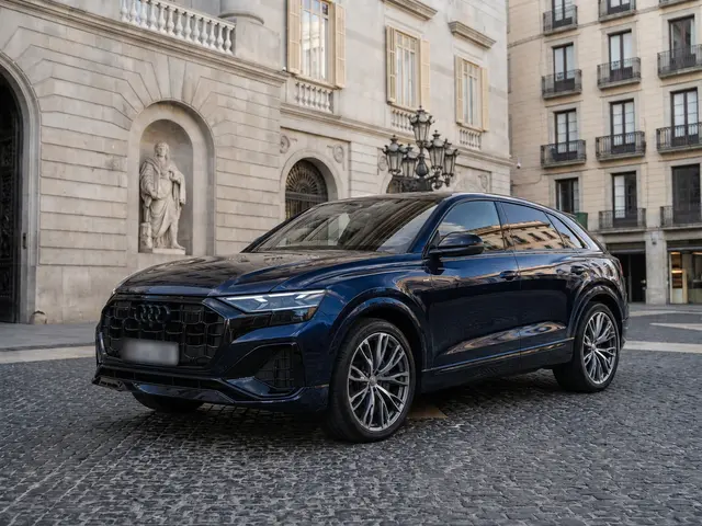 Audi Q8 55 TFSI 2022 — Barcelona Luxury Car Rental, Barcelona
