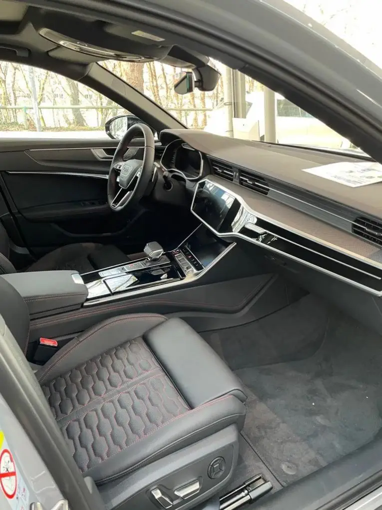 Audi RS6 Dynamic 2023, front view — Barcelona Luxury Car Rental, Barcelona. The 2023 Audi RS6 Dynamic pairs 621 hp with a five-seat estate body, a combination that…