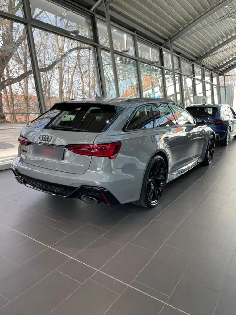 Audi RS6 Dynamic 2023, rear view — Barcelona Luxury Car Rental, Barcelona. The 2023 Audi RS6 Dynamic pairs 621 hp with a five-seat estate body, a combination that…