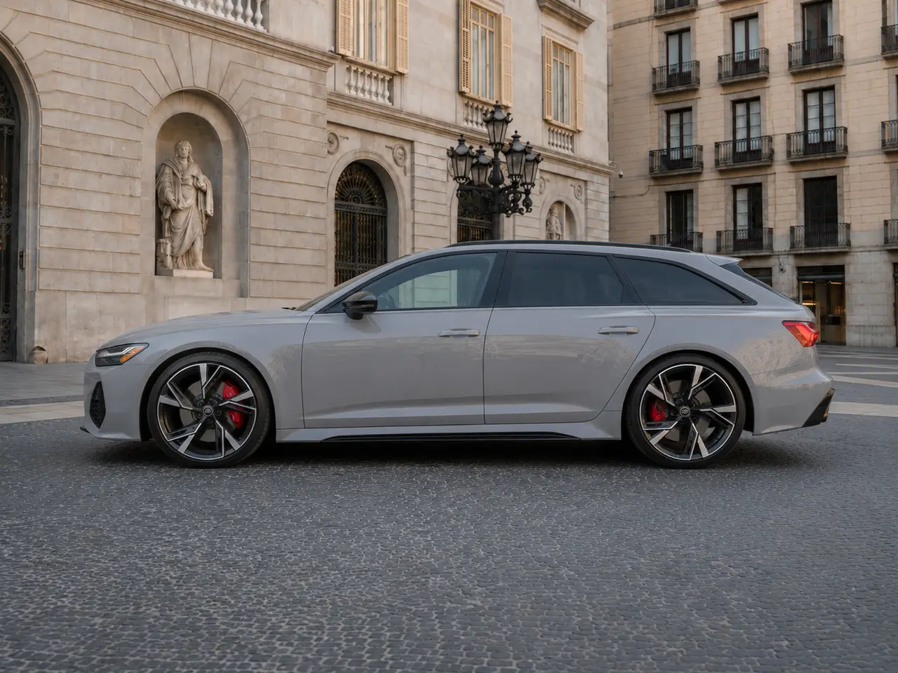 Audi RS6 Dynamic 2023, vista frontal — Barcelona Luxury Car Rental, Barcelona. El Audi RS6 Dynamic de 2023 combina la carrocería familiar del Avant con una mecánica de…