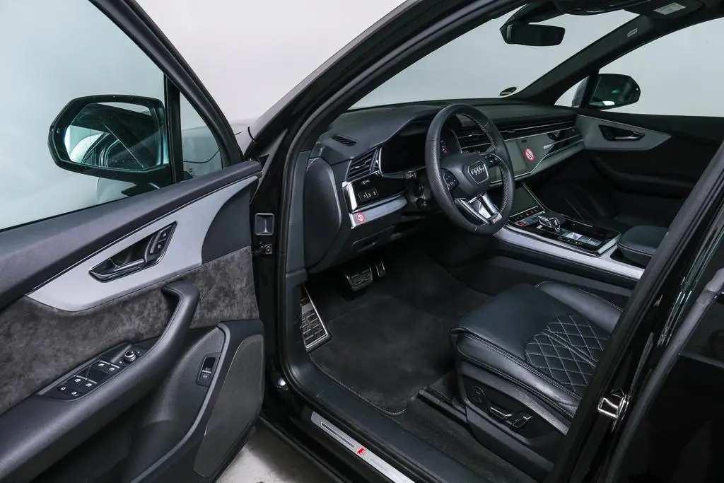 Audi SQ7 2025, exterior — Barcelona Luxury Car Rental, Barcelona. The 2025 Audi SQ7 carries 507 hp through a seven-seat body, a combination that few SUVs…