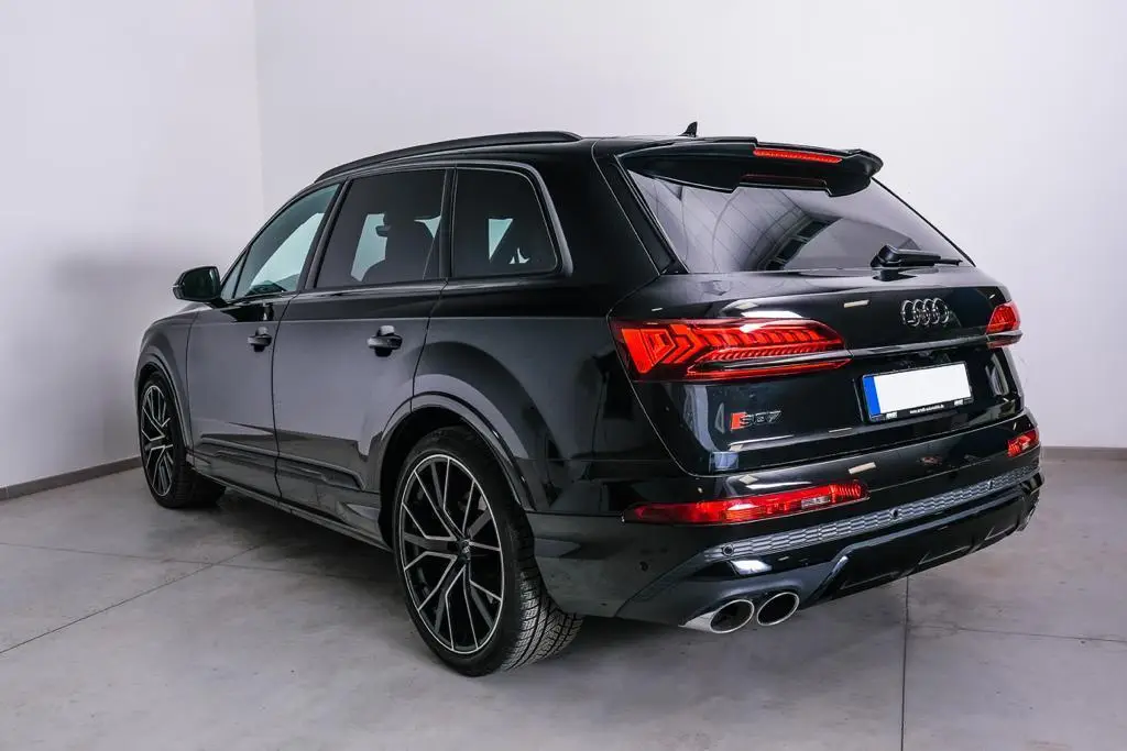 Audi SQ7 2025, front view — Barcelona Luxury Car Rental, Barcelona. The 2025 Audi SQ7 carries 507 hp through a seven-seat body, a combination that few SUVs…