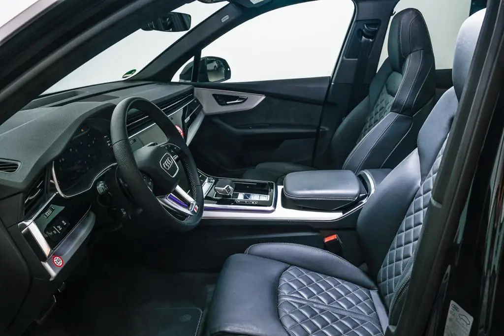 Audi SQ7 2025, dashboard — Barcelona Luxury Car Rental, Barcelona. The 2025 Audi SQ7 carries 507 hp through a seven-seat body, a combination that few SUVs…