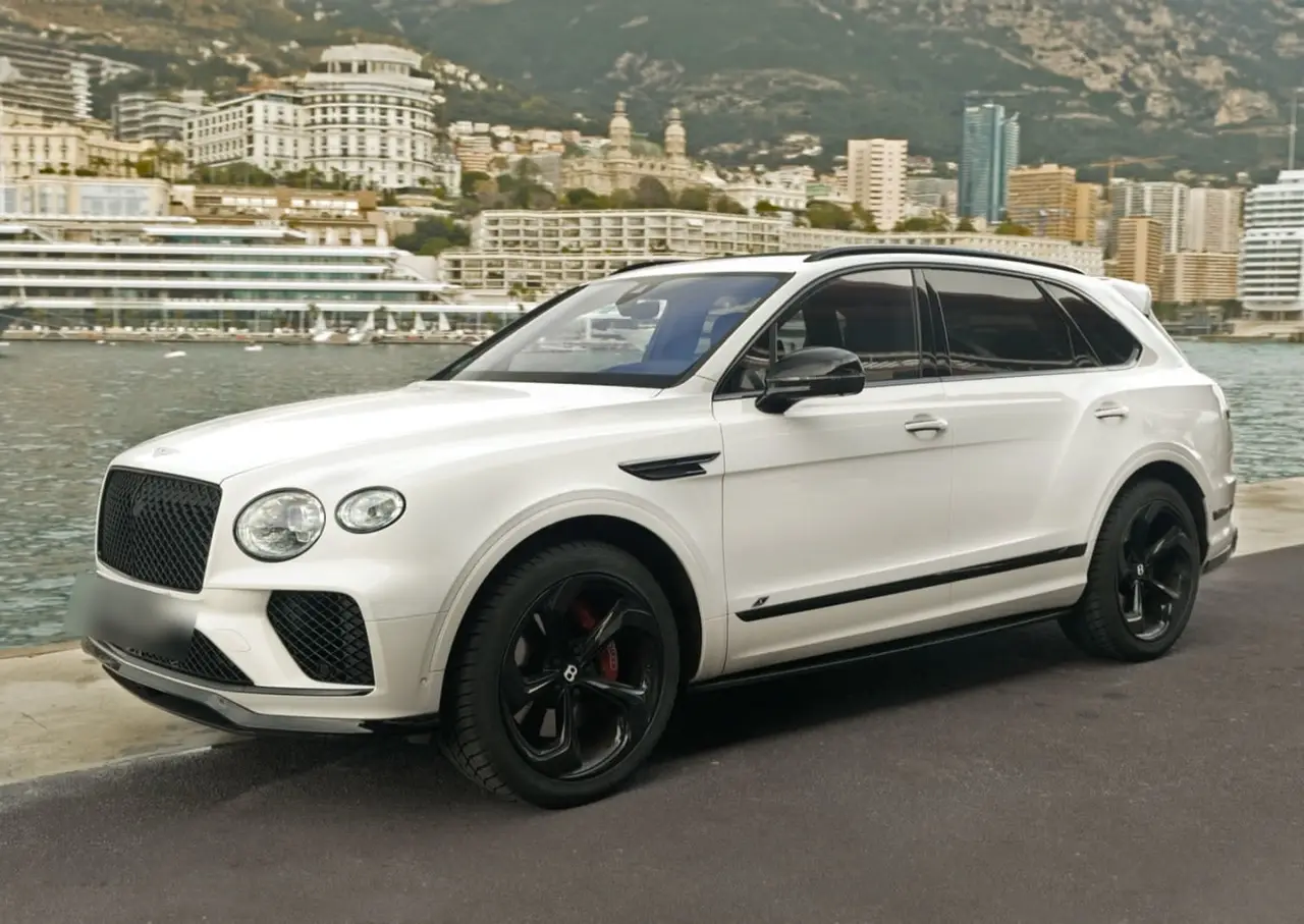 Bentley Bentayga V8-S 2024, вид спереди — Barcelona Luxury Car Rental, Барселона. Из Барселоны в Коста-Браву — в абсолютной тишине