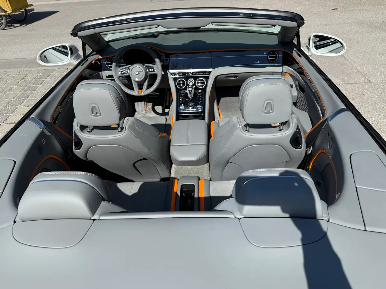 Bentley Continental GTC Speed 2025, interior — Barcelona Luxury Car Rental, Barcelona. El Bentley Continental GTC Speed 2025 es un descapotable de gran turismo pensado para…