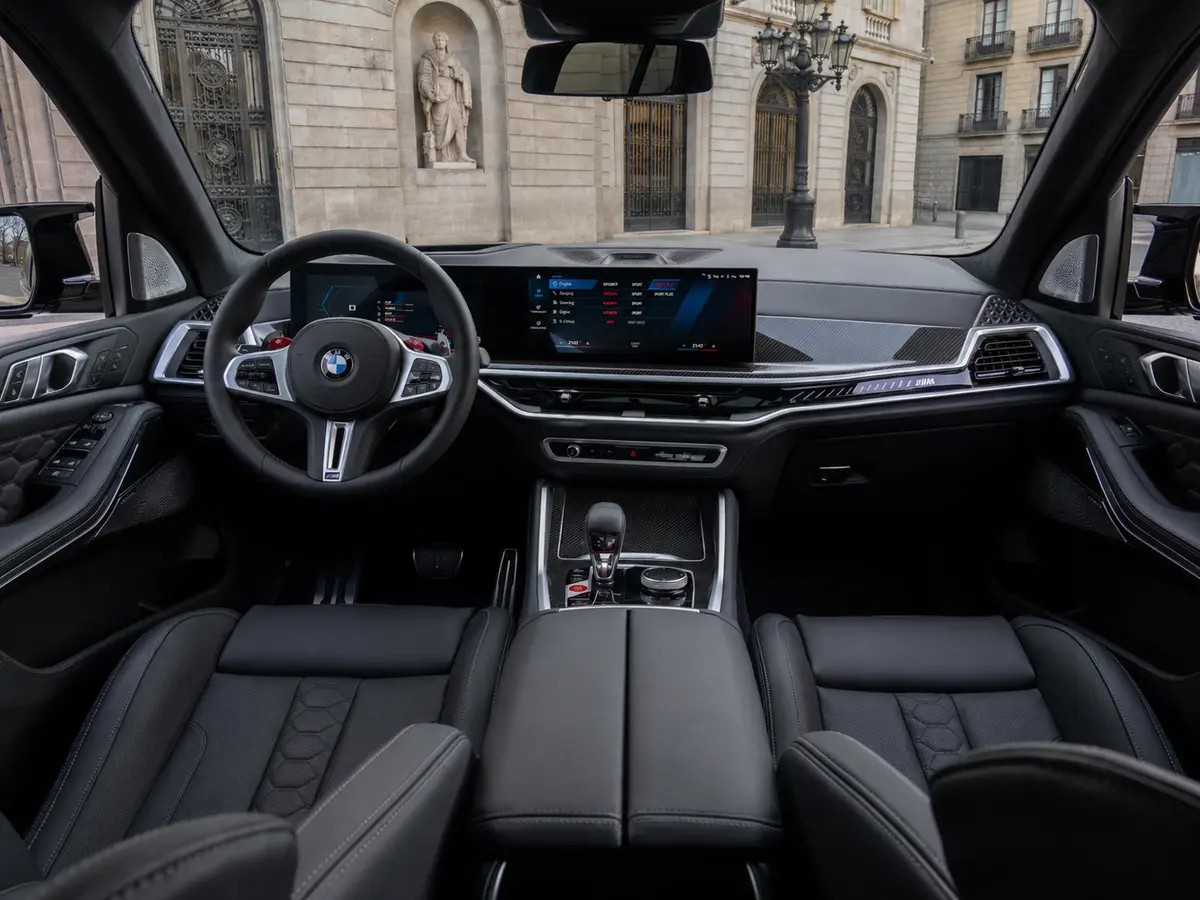 BMW X5 4.0i M 2025, interior — Barcelona Luxury Car Rental, Barcelona. The 2025 BMW X5 4.0i M pairs a 381 hp drivetrain with the composure BMW's M-tuned SUVs…