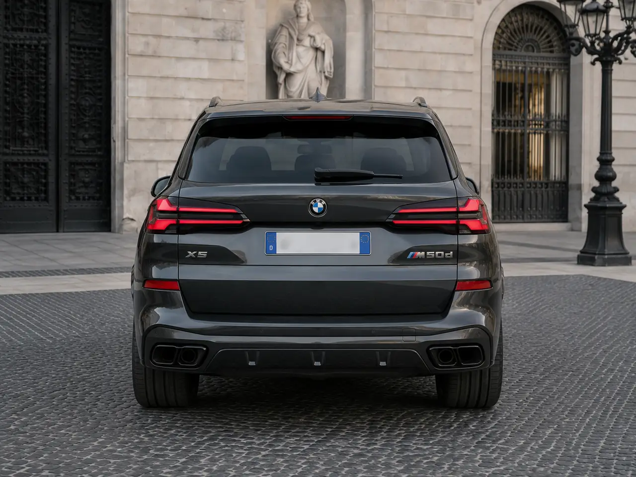 BMW X5 M-pack 30d 2025, rear view — Barcelona Luxury Car Rental, Barcelona. The 2025 BMW X5 M-pack 30d pairs a 286 hp diesel drivetrain with the composure expected…