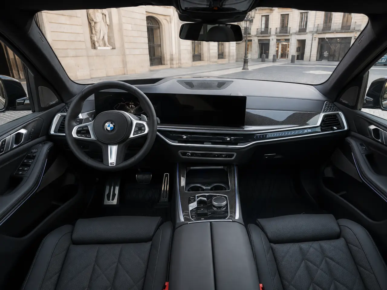 BMW X5 M-pack 30d 2025, interior — Barcelona Luxury Car Rental, Barcelona. The 2025 BMW X5 M-pack 30d pairs a 286 hp diesel drivetrain with the composure expected…