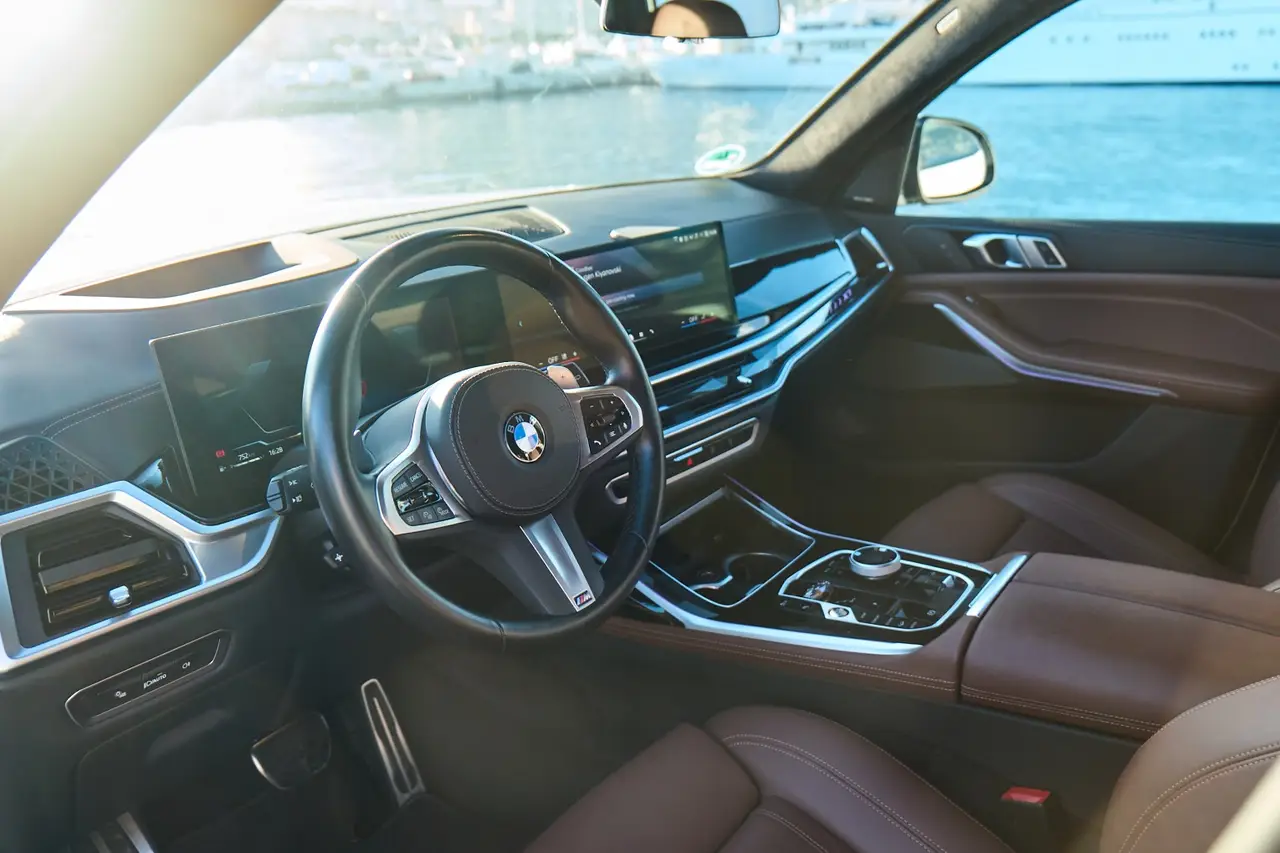 BMW X7 40d M 2024, interior — Barcelona Luxury Car Rental, Barcelona. The 2024 BMW X7 40d M brings seven seats and 352 hp to a segment where most luxury SUVs…