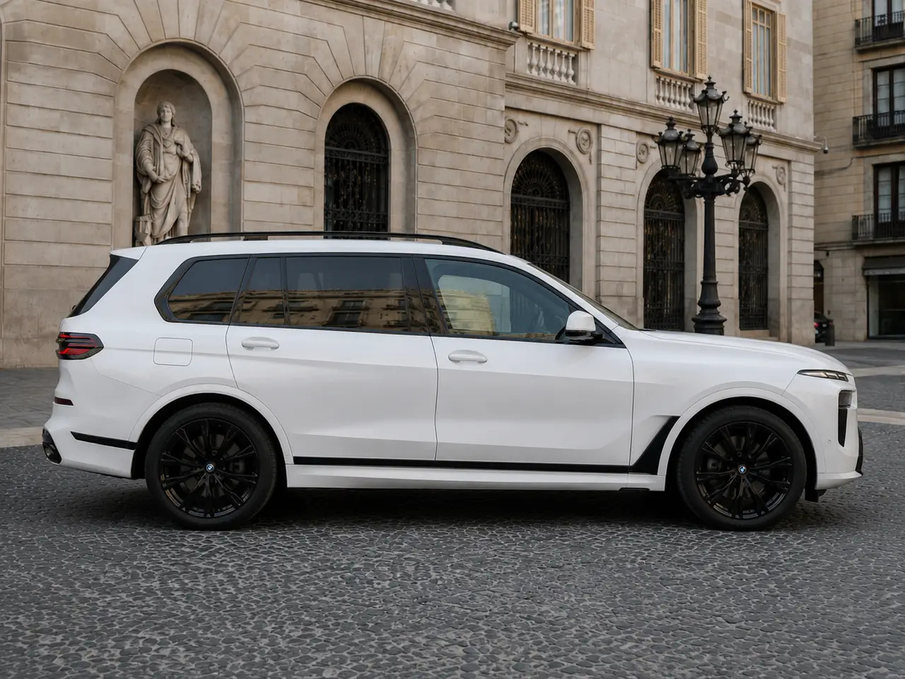 BMW X7 40d M 2024, front view — Barcelona Luxury Car Rental, Barcelona. The 2024 BMW X7 40d M brings seven seats and 352 hp to a segment where most luxury SUVs…