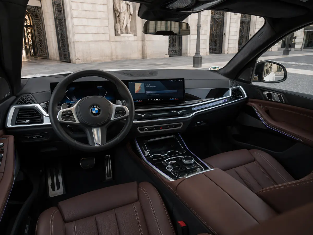 BMW X7 40d M 2024, interior — Barcelona Luxury Car Rental, Barcelona. The 2024 BMW X7 40d M brings seven seats and 352 hp to a segment where most luxury SUVs…