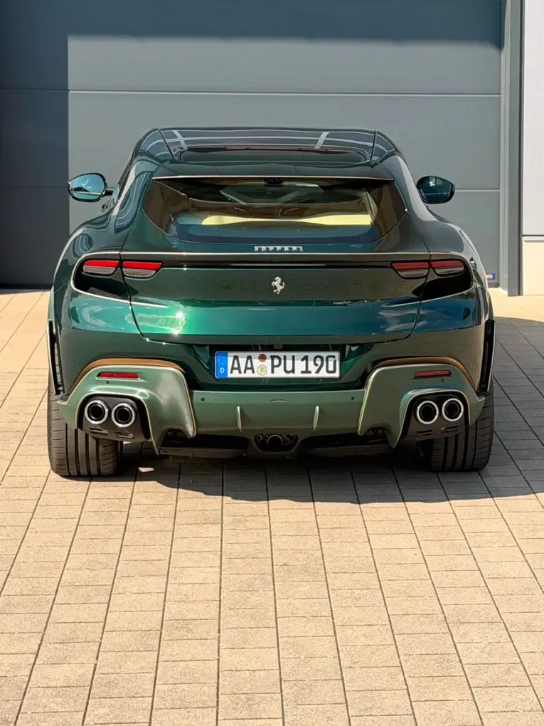 Ferrari Purosangue Atelier 2025, вид спереди — Barcelona Luxury Car Rental, Барселона. Ferrari Purosangue Atelier занимает особое место в модельном ряду марки: это первый…
