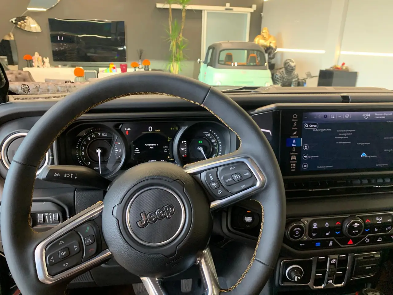 Jeep Wrangler 2025, front view — Barcelona Luxury Car Rental, Barcelona. The 2025 Jeep Wrangler brings a different character to the fleet than the…