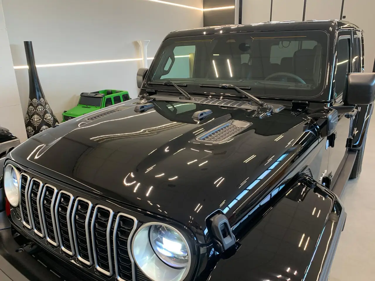 Jeep Wrangler 2025, dashboard — Barcelona Luxury Car Rental, Barcelona. The 2025 Jeep Wrangler brings a different character to the fleet than the…