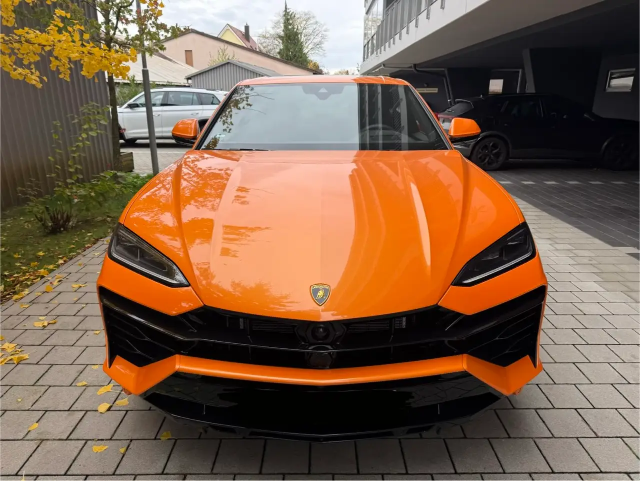 Lamborghini URUS SE 2025, rear view — Barcelona Luxury Car Rental, Barcelona. The 2025 Lamborghini Urus SE is the sharpened update to Lamborghini's SUV, built for…