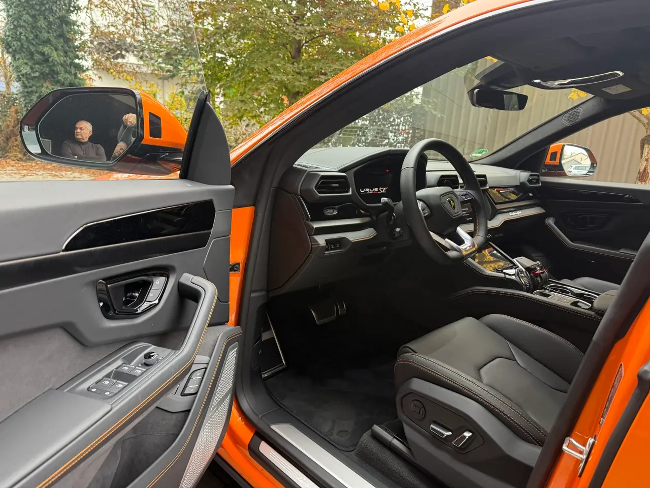 Lamborghini URUS SE 2025, interior — Barcelona Luxury Car Rental, Barcelona. The 2025 Lamborghini Urus SE is the sharpened update to Lamborghini's SUV, built for…