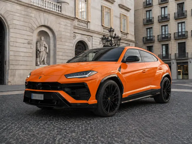 Lamborghini URUS SE 2025