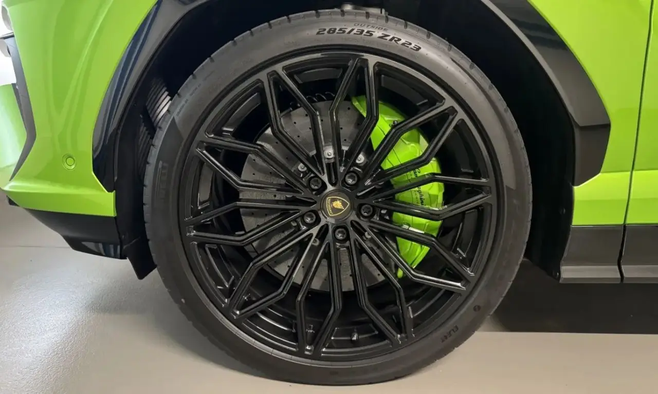Lamborghini Urus SE 2026, exterior — Barcelona Luxury Car Rental, Barcelona. The 2026 Lamborghini Urus SE sits in the fleet as the choice for clients who want…