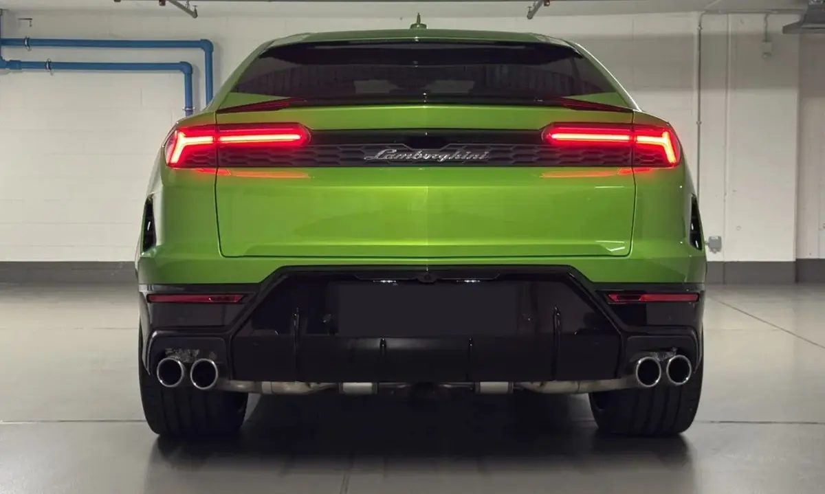 Lamborghini Urus SE 2026, rear view — Barcelona Luxury Car Rental, Barcelona