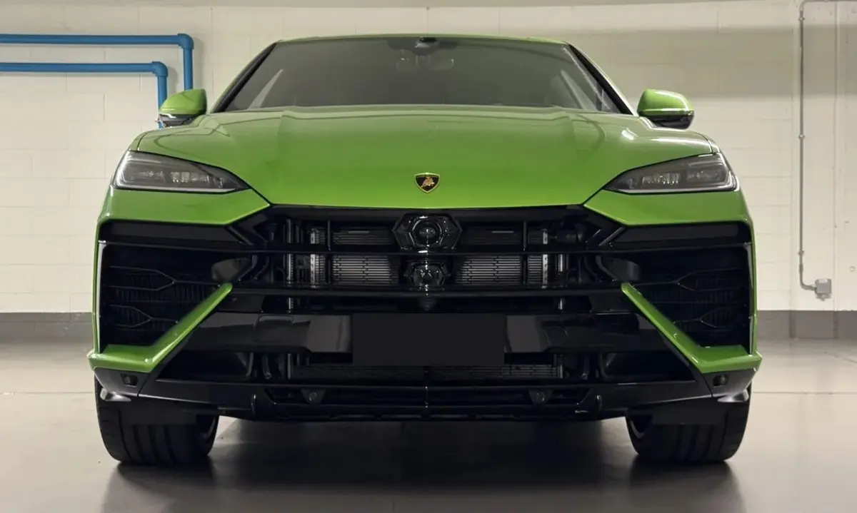 Lamborghini Urus SE 2026, interior — Barcelona Luxury Car Rental, Barcelona