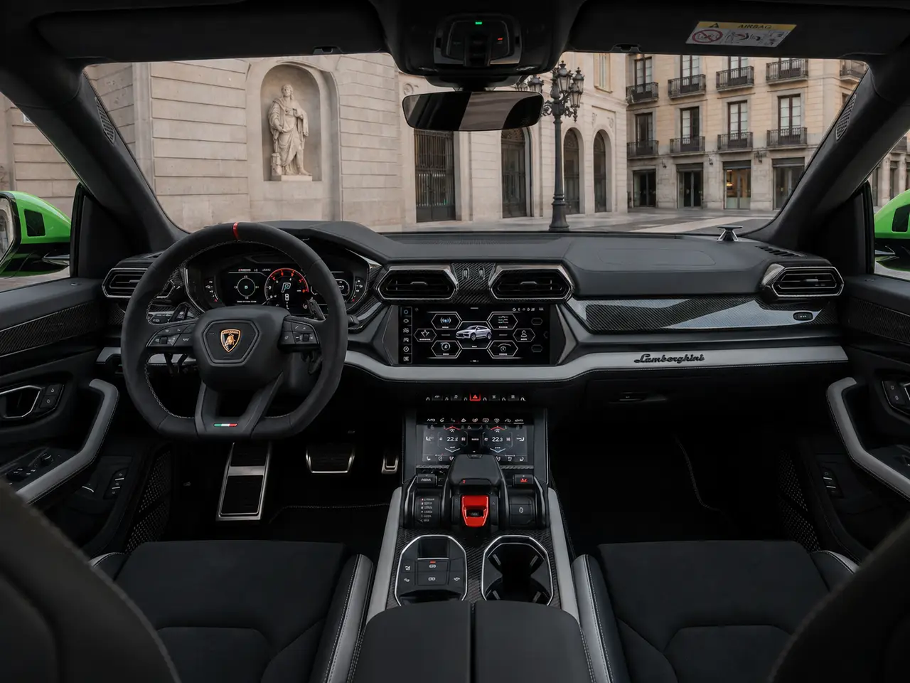 Lamborghini Urus SE 2026, intérieur — Barcelona Luxury Car Rental, Barcelone. Le Lamborghini Urus SE de 2026 conserve l'essentiel de ce qui a fait la réputation du…