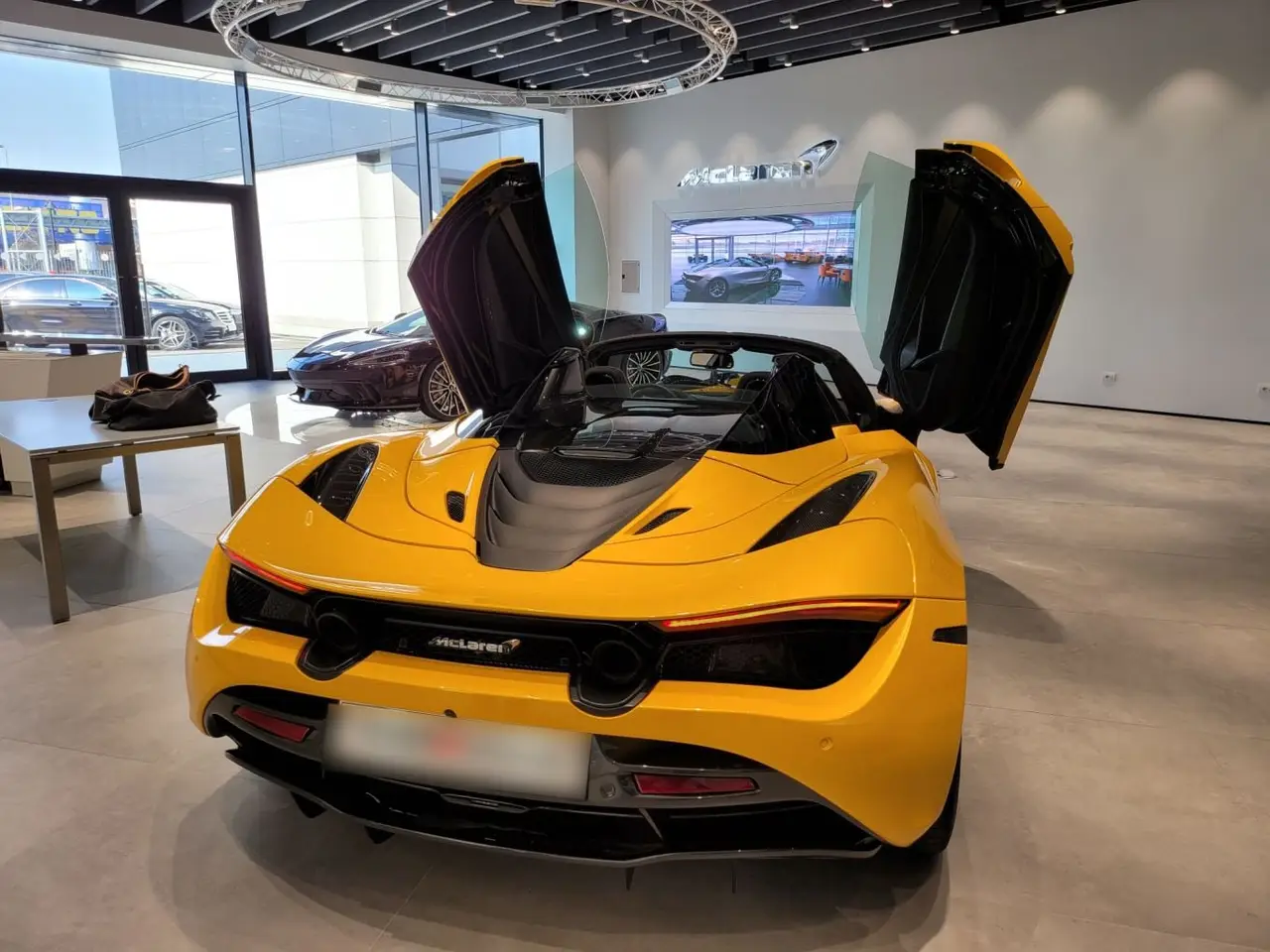McLaren 720S Spider 2022, interior — Barcelona Luxury Car Rental, Barcelona. The McLaren 720S Spider pairs a 720 hp twin-turbo V8 with a two-seat carbon cockpit built…