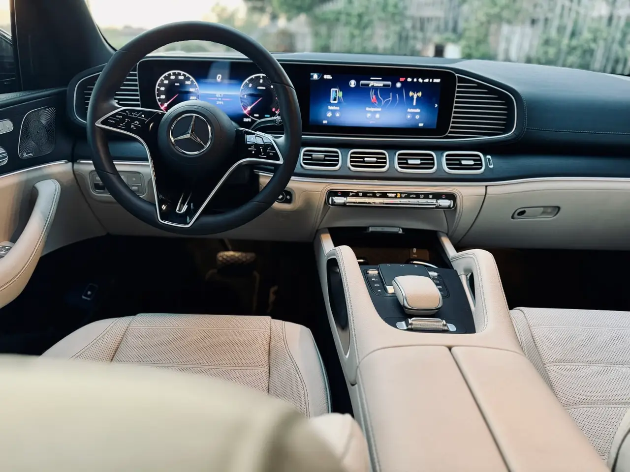 Mercedes Benz GLE 450 AMG 2024, extérieur — Barcelona Luxury Car Rental, Barcelona. Le Mercedes-Benz GLE 450 AMG 2024 impose une présence calme plutôt qu'une démonstration…