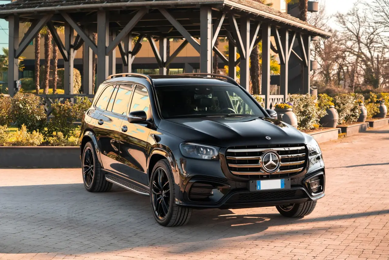 Mercedes Benz GLS-klasse 350 D Exclusive 7 Posti 2025, вид спереди — Barcelona Luxury Car Rental, Барселона. Семеро к побережью Коста-Брава за один рейс