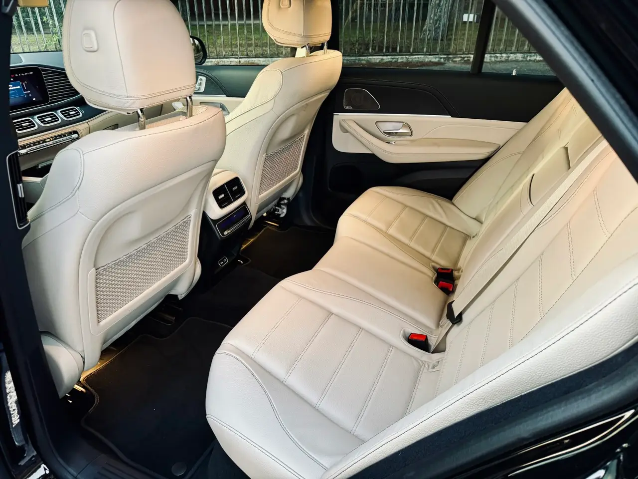 Mercedes Benz GLS Maybach 2022, вид спереди — Barcelona Luxury Car Rental, Барселона. Тишина салона на серпантинах Коста-Бравы