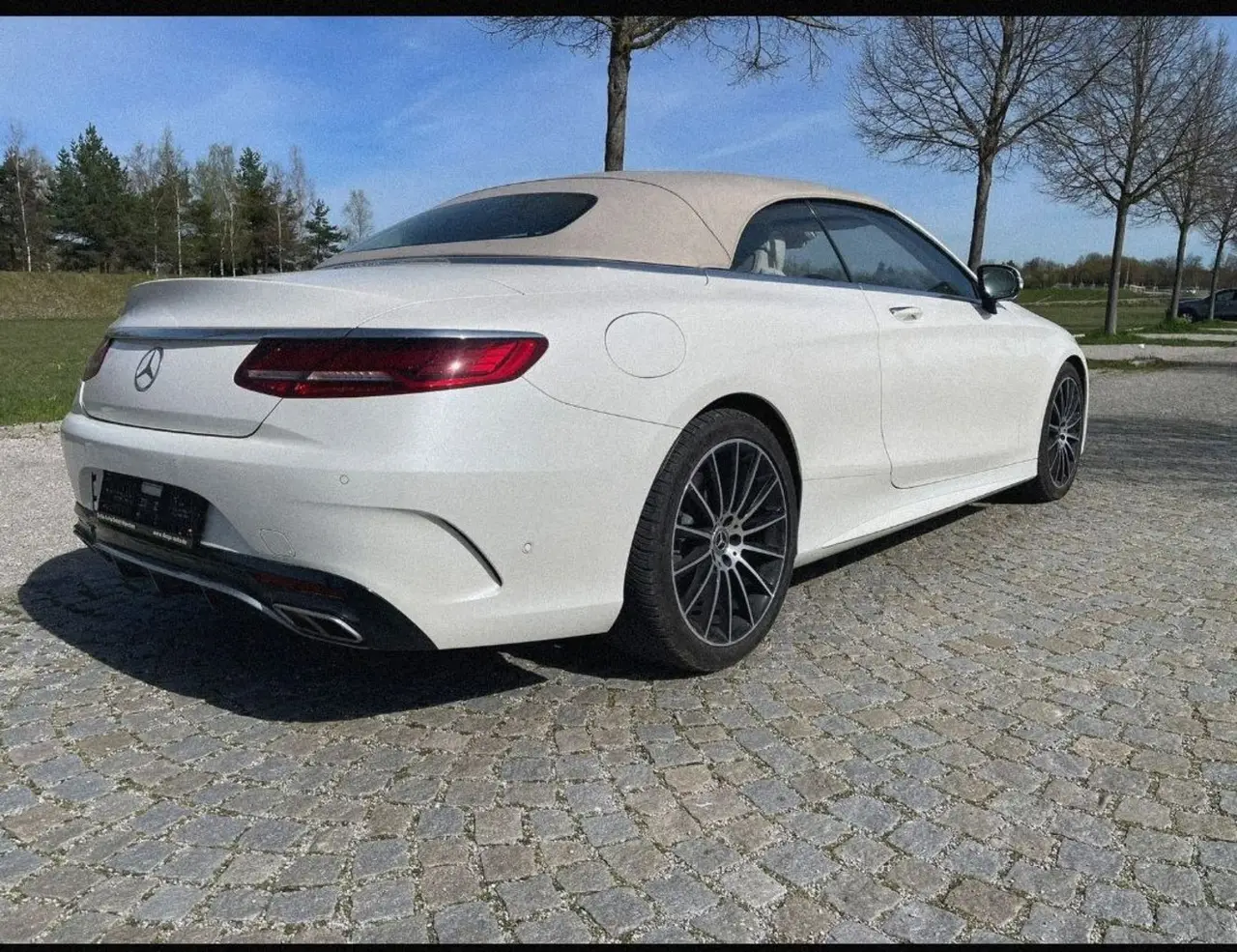Mercedes Benz S560 Cabrio 2021, rear view — Barcelona Luxury Car Rental, Barcelona. The 2021 Mercedes Benz S560 Cabrio brings the composure of Mercedes' flagship saloon to…