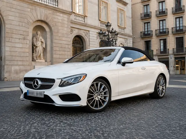 Mercedes Benz S560 Cabrio 2021 — Barcelona Luxury Car Rental, Barcelona