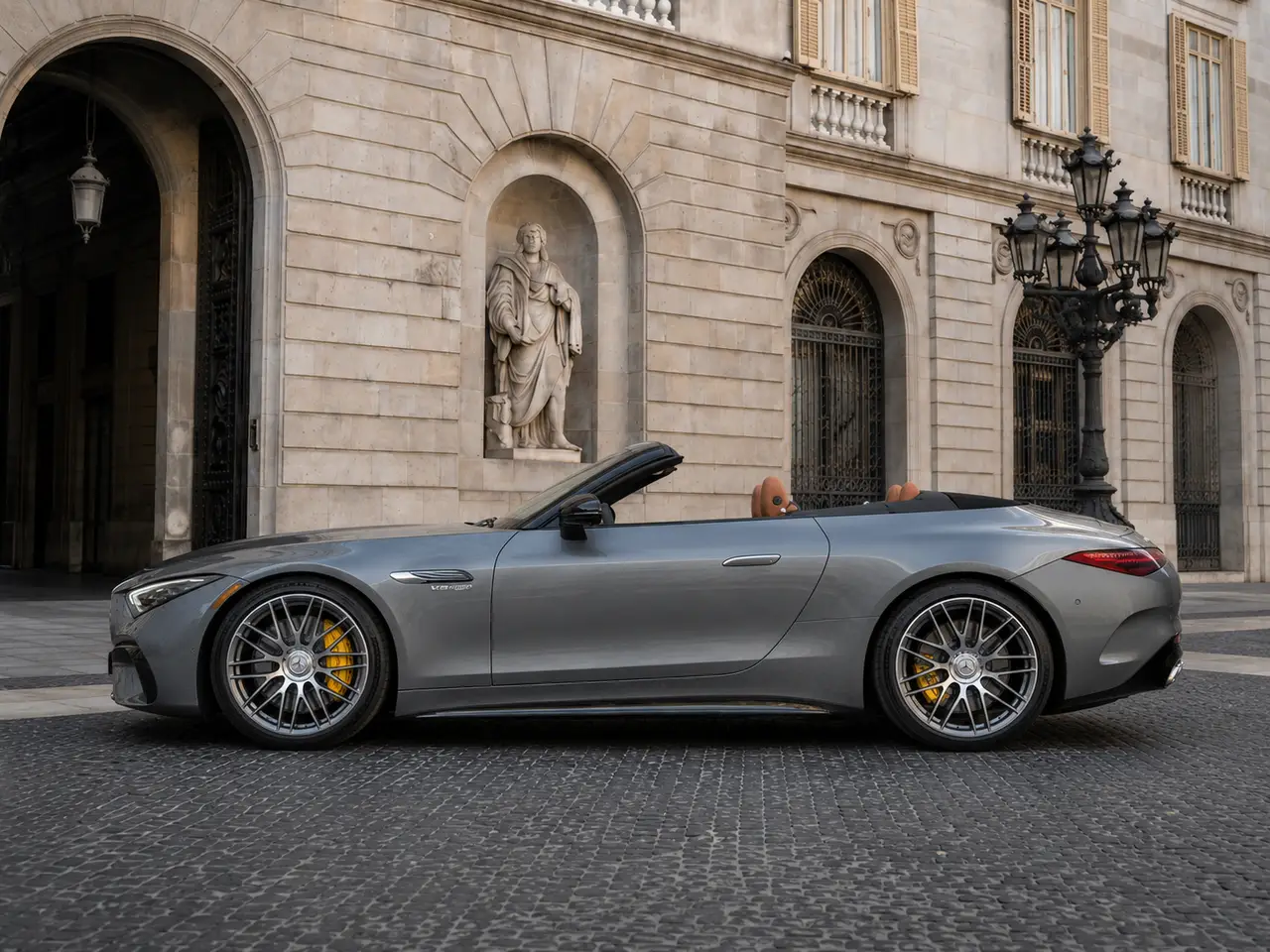 Mercedes Benz SL63 Cabrio 2023, exterior — Barcelona Luxury Car Rental, Barcelona. The Mercedes Benz SL63 Cabrio pairs a 585 hp V8 with the folding hardtop mechanics that…