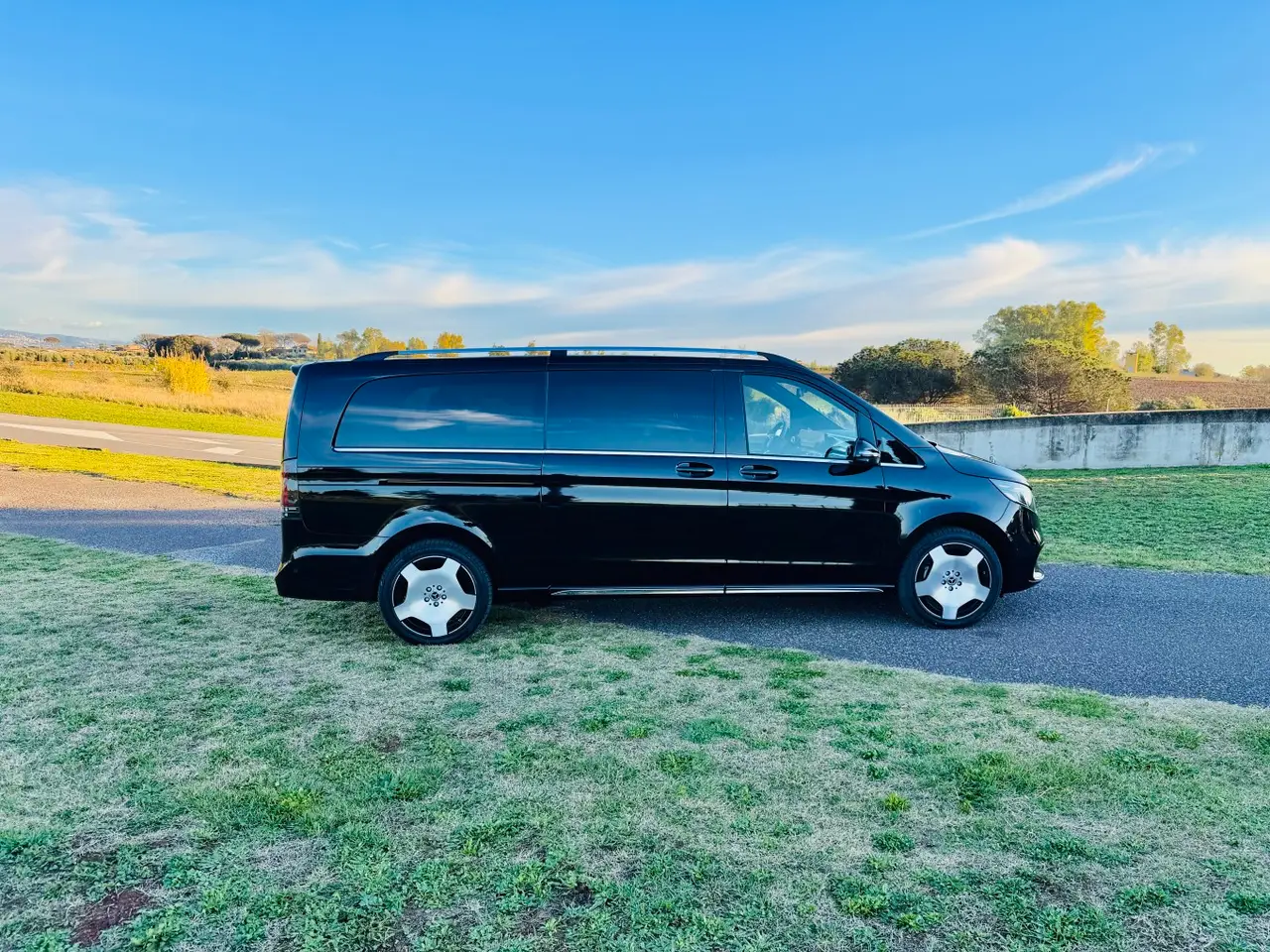 Mercedes Benz V300 4x4 XL Exclusive 7 seats 2025, front view — Barcelona Luxury Car Rental, Barcelona. The Mercedes-Benz V300 4x4 XL Exclusive is built around one core idea: keeping a full…