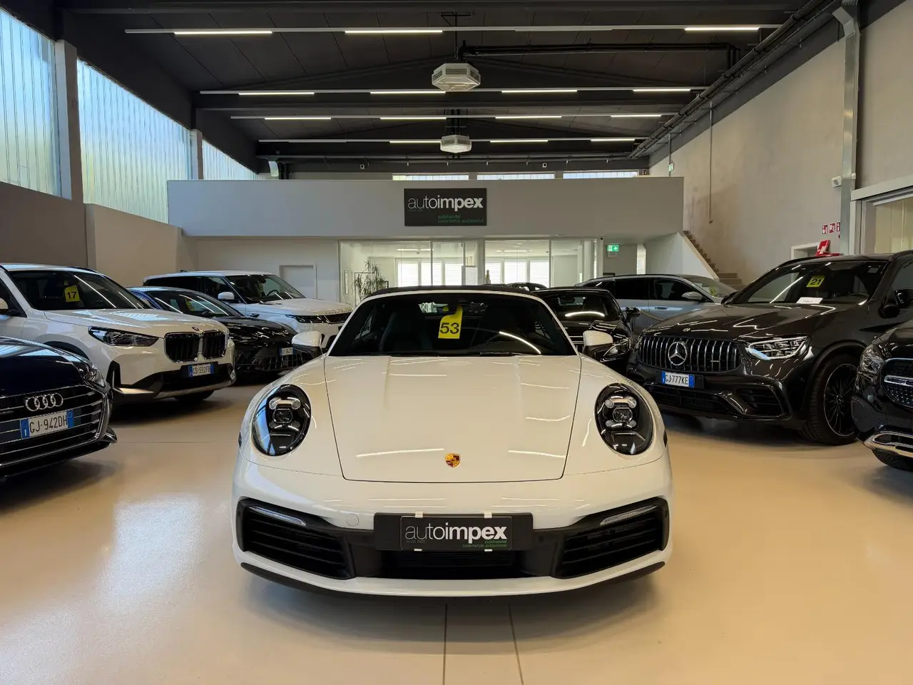 Porsche 911 Carrera S Cabrio (992) 2025, салон — Barcelona Luxury Car Rental, Барселона. Porsche 911 Carrera S Cabrio 992 2025 года — машина, в которой инженерная точность важнее…