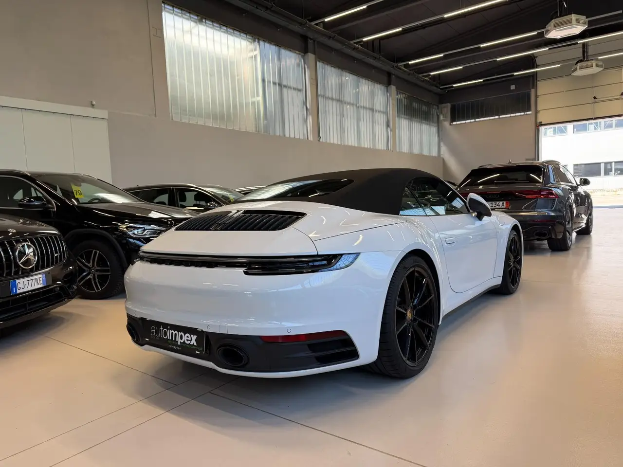 Porsche 911 Carrera S Cabrio (992) 2025, профиль — Barcelona Luxury Car Rental, Барселона. Porsche 911 Carrera S Cabrio 992 2025 года — машина, в которой инженерная точность важнее…