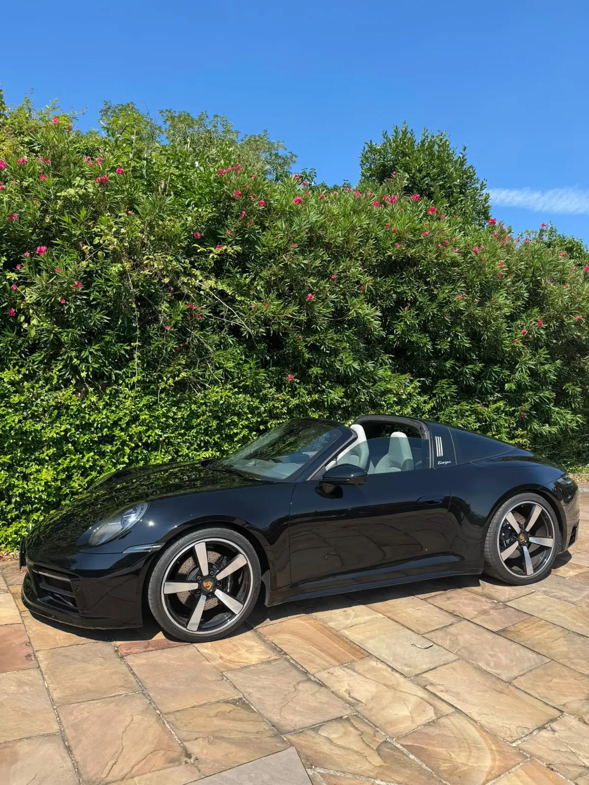 Porsche 911 Targa 2025, rear view — Barcelona Luxury Car Rental, Barcelona. The 2025 Porsche 911 Targa carries its 541 hp with the kind of composure that rewards a…