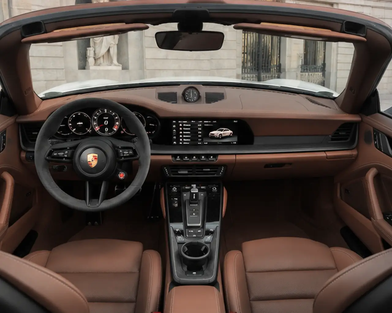 Porsche 992.2 Carrera 4 GTS Cabrio 2025, салон — Barcelona Luxury Car Rental, Барселона. Porsche 992.2 Carrera 4 GTS Cabrio — версия 911 с полным приводом и 540 лошадиными…