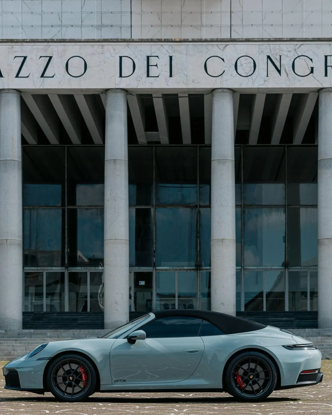 Porsche Carrera Spyder 992,2 GTS 2025, exterior — Barcelona Luxury Car Rental, Barcelona. The Porsche Carrera Spyder 992.2 GTS pairs a 541 hp flat-six with a chassis tuned for…