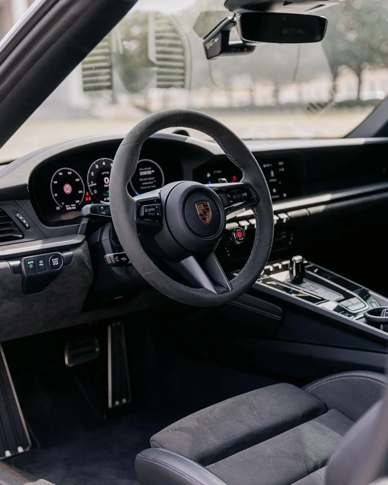 Porsche Carrera Spyder 992,2 GTS 2025, front view — Barcelona Luxury Car Rental, Barcelona. The Porsche Carrera Spyder 992.2 GTS pairs a 541 hp flat-six with a chassis tuned for…