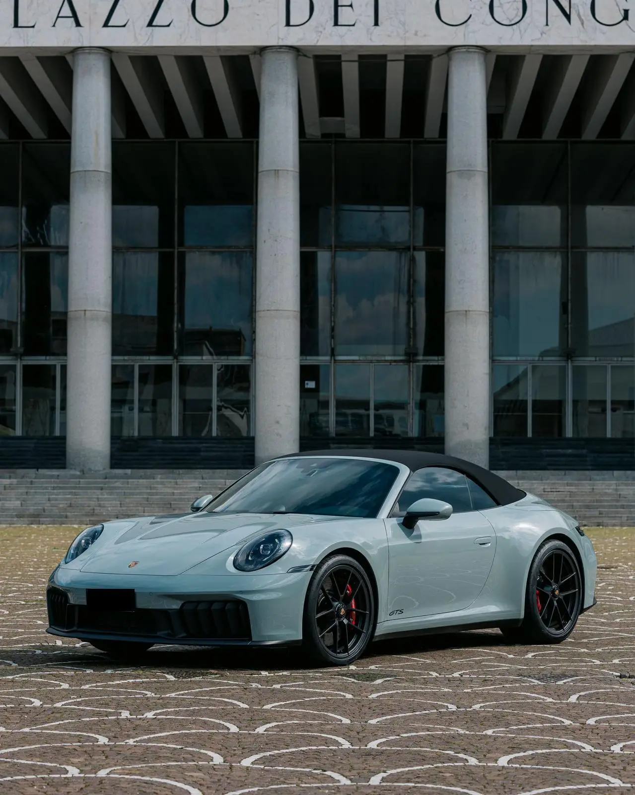 Porsche Carrera Spyder 992,2 GTS 2025, interior — Barcelona Luxury Car Rental, Barcelona. The Porsche Carrera Spyder 992.2 GTS pairs a 541 hp flat-six with a chassis tuned for…
