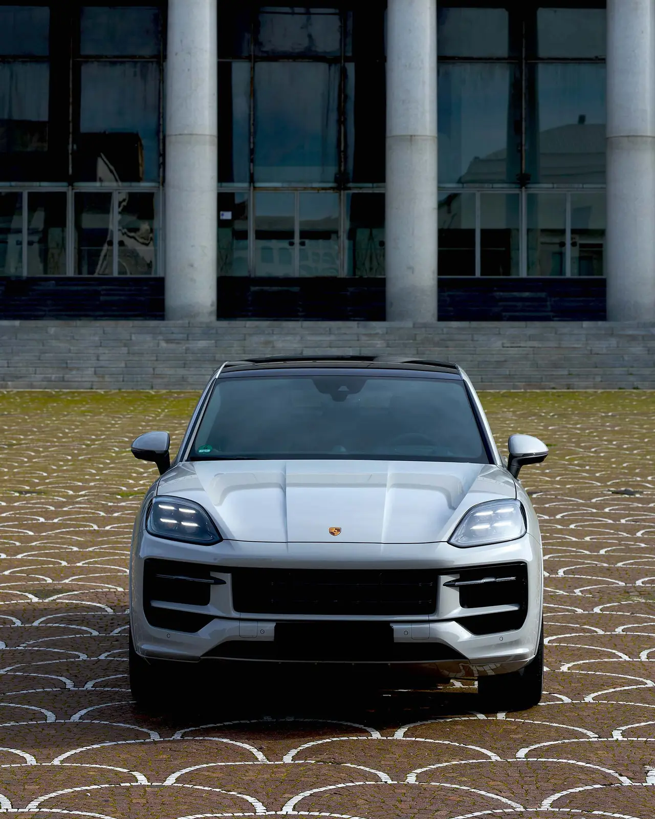 Porsche Cayenne 2025, rear view — Barcelona Luxury Car Rental, Barcelona. The 2025 Porsche Cayenne pairs a 353 hp drivetrain with the composed, planted handling…