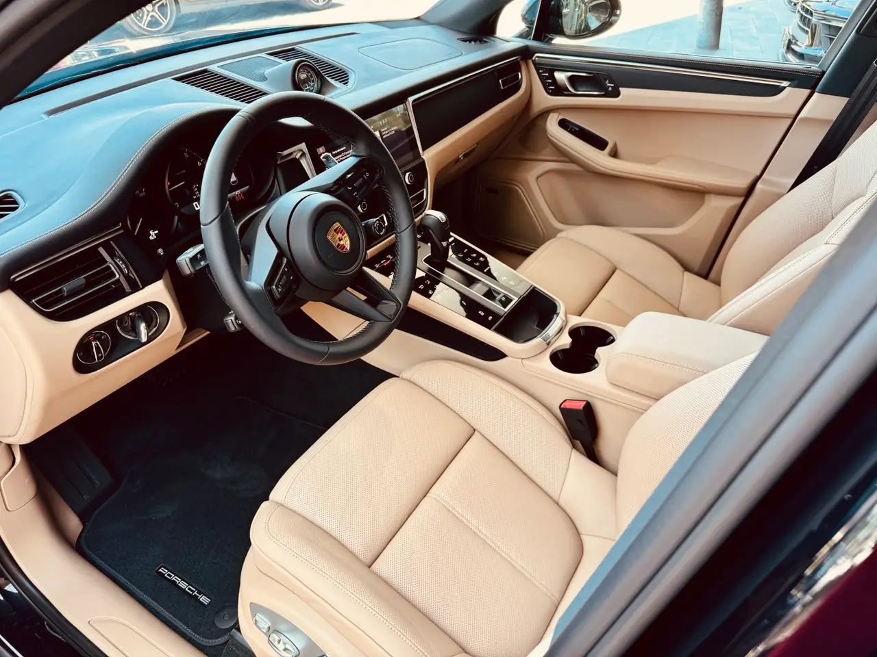 Porsche Macan 2024, front view — Barcelona Luxury Car Rental, Barcelona. The 2024 Porsche Macan brings a sensible kind of confidence to daily driving: 265 hp…