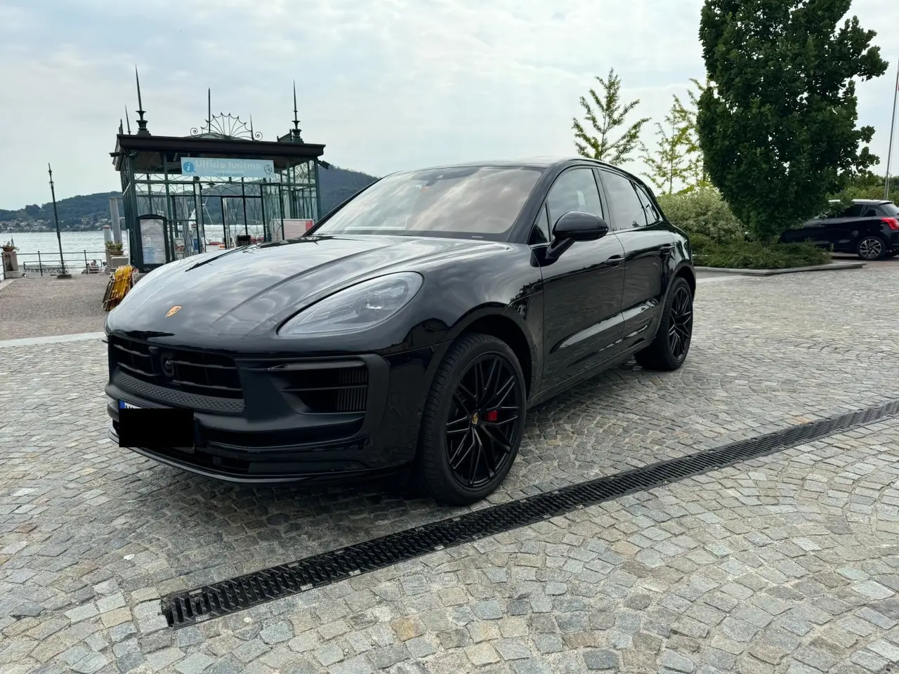 Porsche Macan GTS 2024, rear view — Barcelona Luxury Car Rental, Barcelona. The Porsche Macan GTS pairs 440 hp with the practicality of five seats, giving it a…